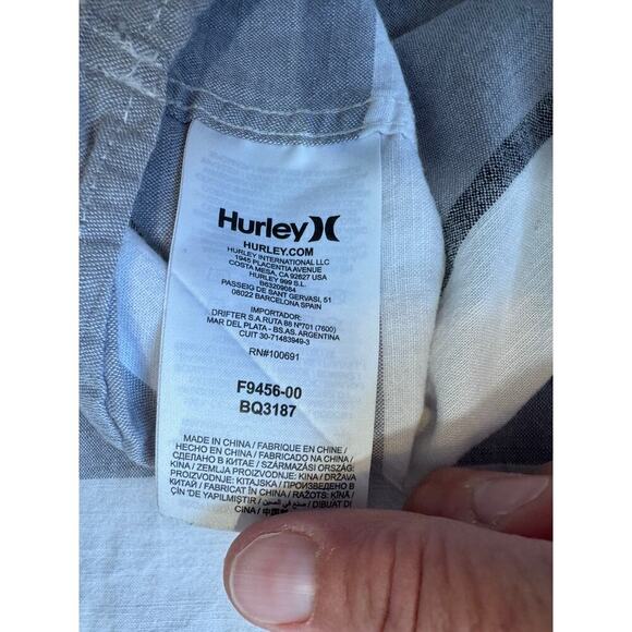 HURLEY Short Sleeve shirt, size Medium, Tailored Fit, Gray & white striped - Picture 9 of 9